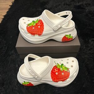 CROCS strawberry print white platform clogs mules sandals shoes women’s 9 new